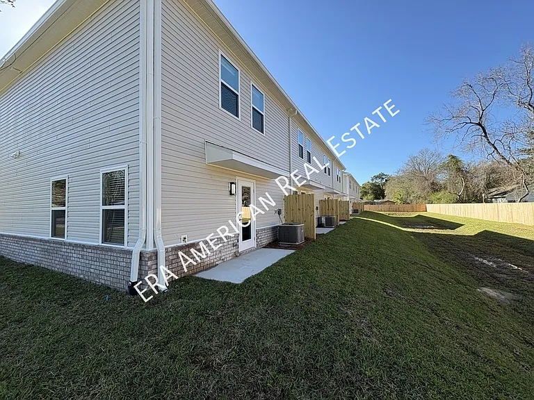 838 Fairview Dr — Photo 37