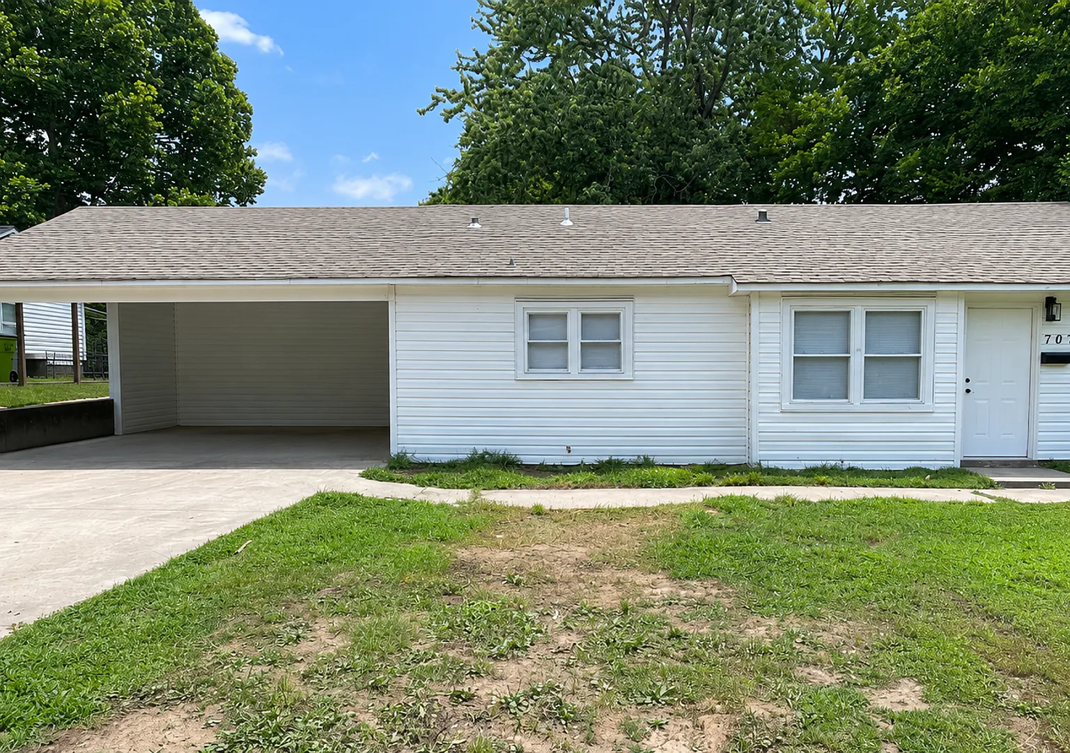 Large 5 bedroom, 2 bathroom home in Benton! — Photo 1