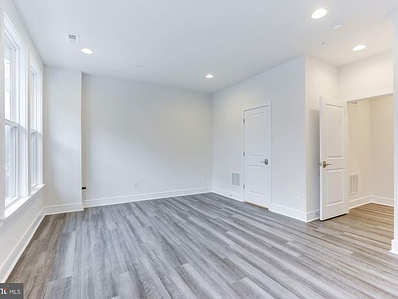 2nd image of 14484 Lake Vista Dr