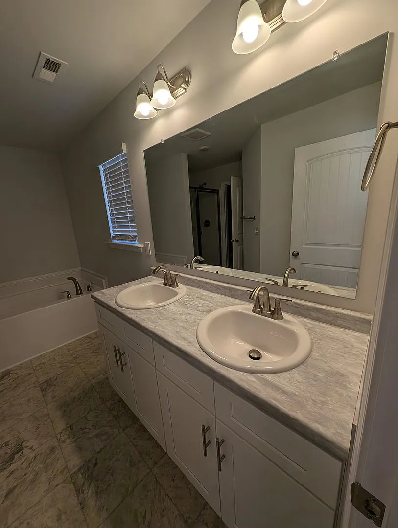 Building Photo - 244 Abercorn Dr