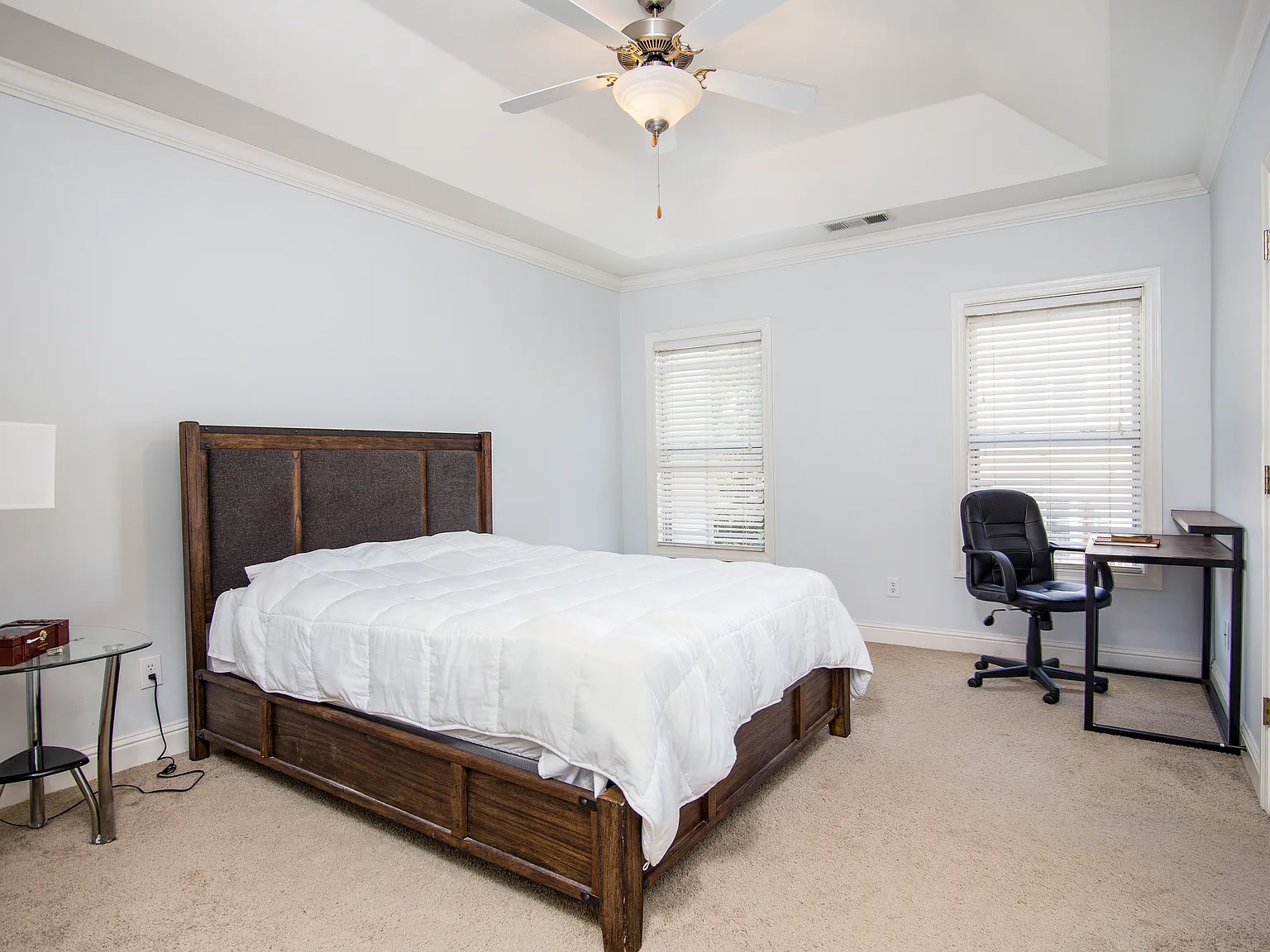 3 bed, 3.5 bath, 2338 sqft, $2,800 — Photo 3