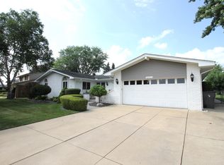 16433 Monticello Dr, Clinton Township, MI