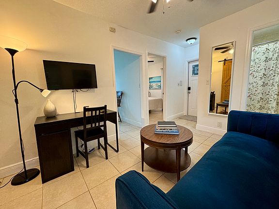 2nd image of 415 31st St APT 4