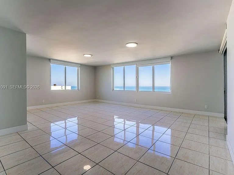5401 Collins Ave #919 — Photo 8