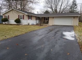 1205 Crestview Rd, Sterling, IL 61081