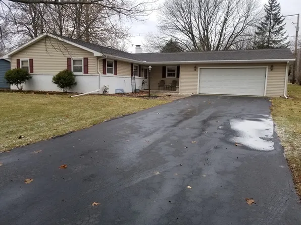 1205 Crestview Rd, Sterling, IL 61081