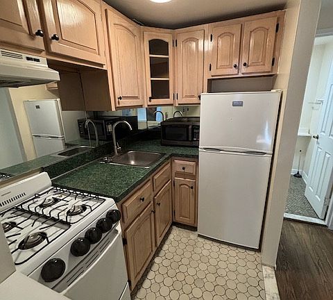 4th image of 327 E 92nd St APT 1D