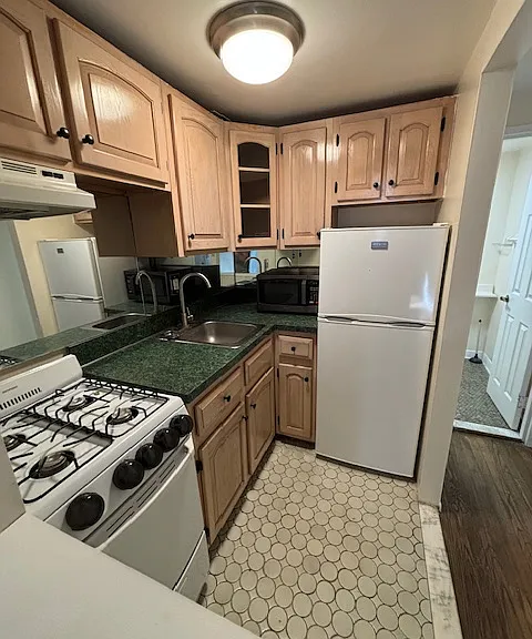 327 E 92nd St #1D — Photo 4