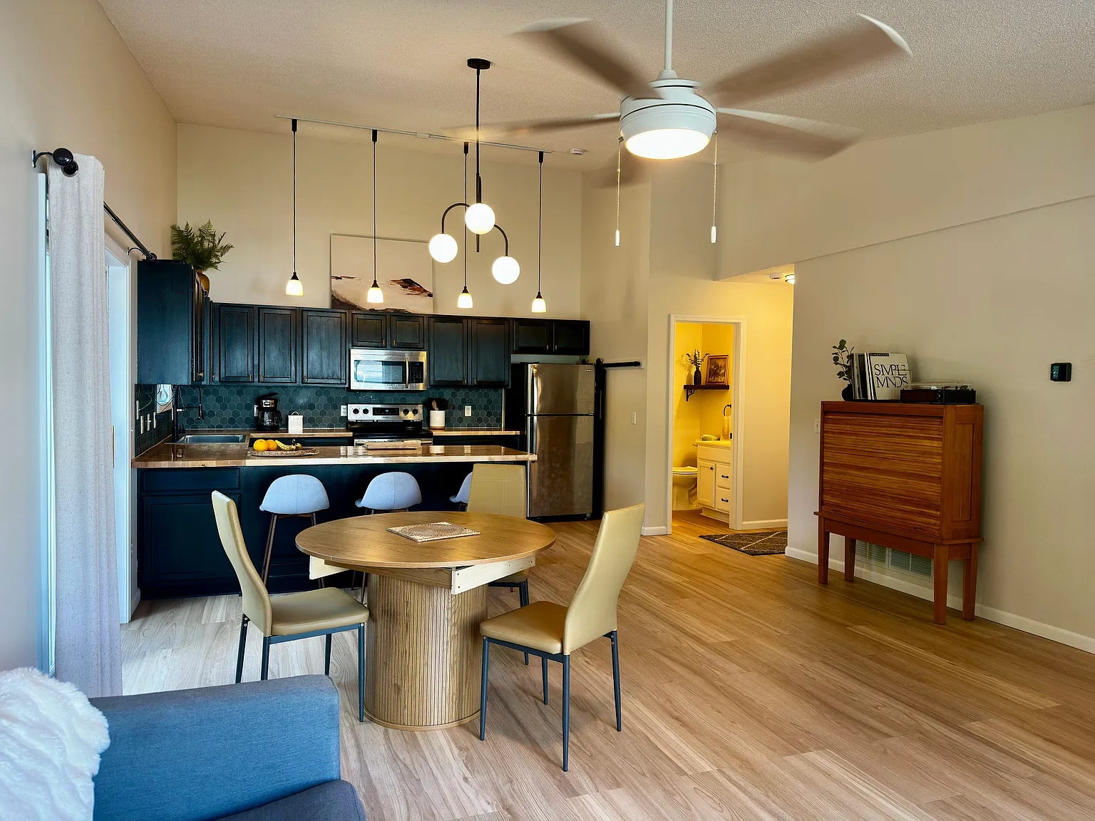 3 bed, 2.5 bath, 1300 sqft, $2,550 — Photo 3