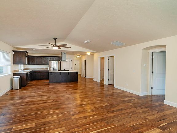 3rd image of 63205 NE Jimbo Ln