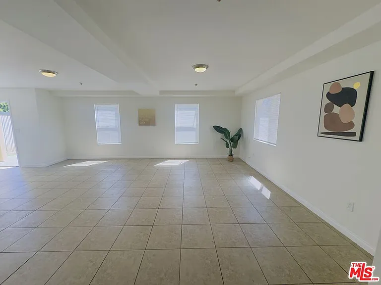 10605 Avalon Blvd — Photo 16