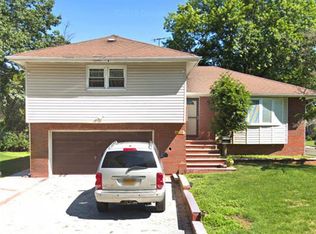 1110 Furth Rd, Valley Stream, NY 11581