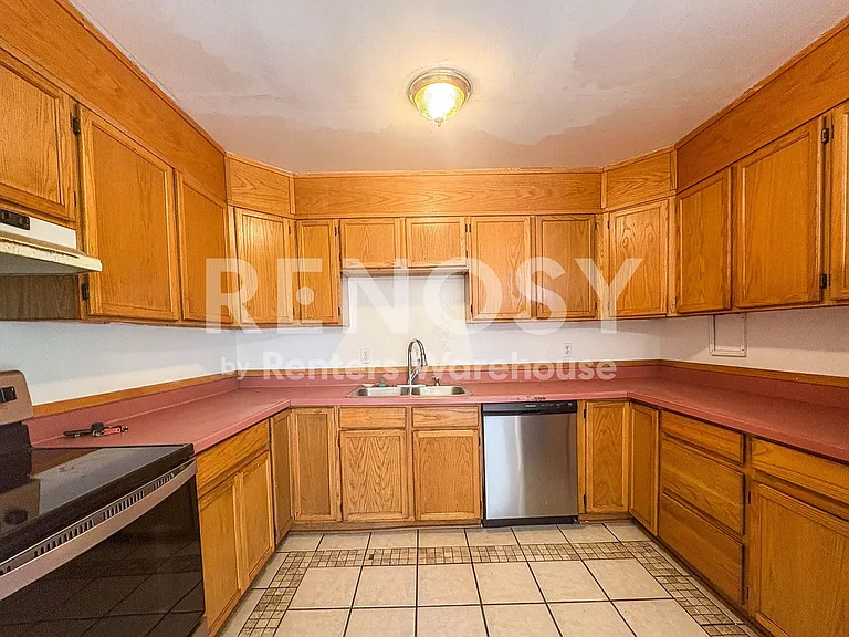 327 Leona Dr — Photo 8