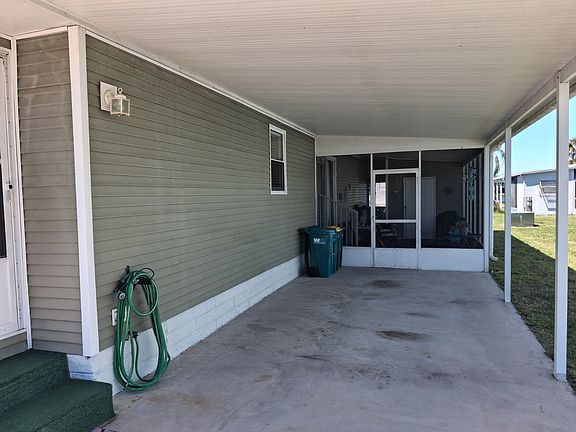 5th image of 384 Lamplighter Dr