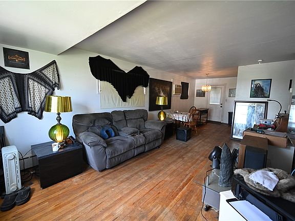 4th image of 133 Windsor Dr