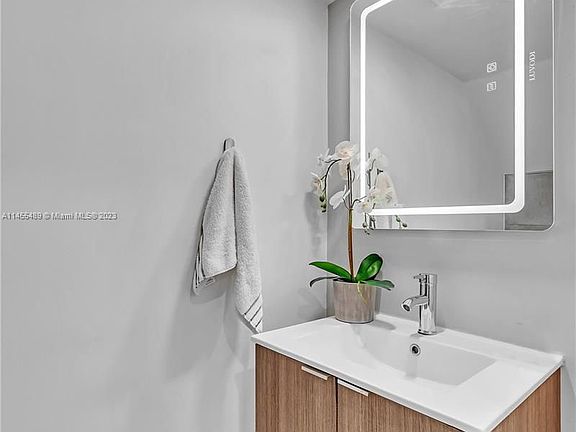 5th image of 11401 NW 89th St APT 209