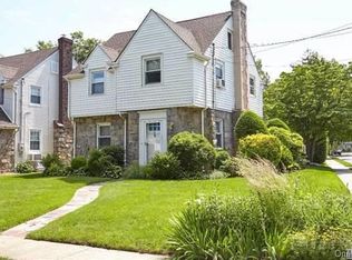 63 Murdock Rd, Lynbrook, NY 11563