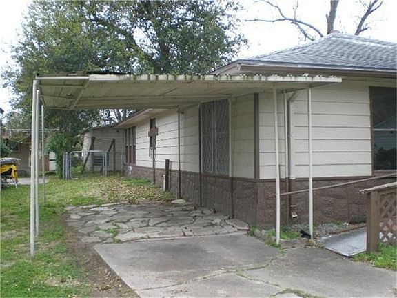 2nd image of 319 E Adoue St