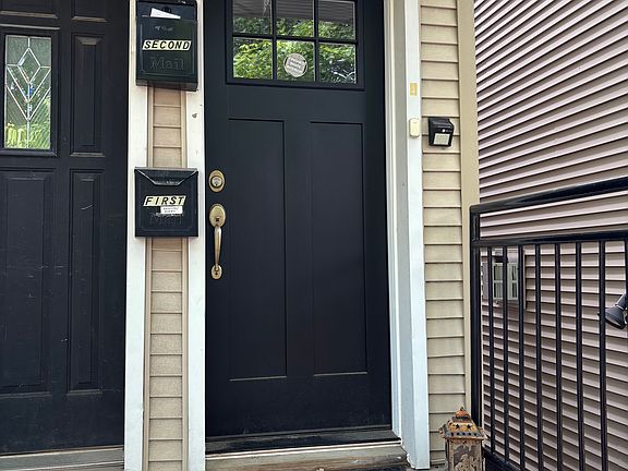2nd image of 3420 N Claremont Ave