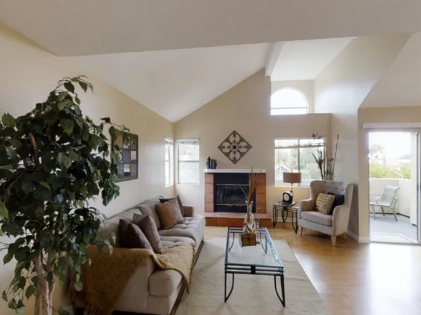 2918 Luciernaga St #202, Carlsbad, CA 92009