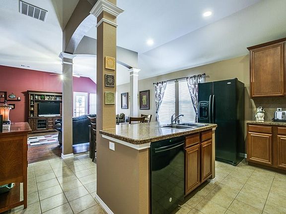 4th image of 1829 Pecan Grove Dr