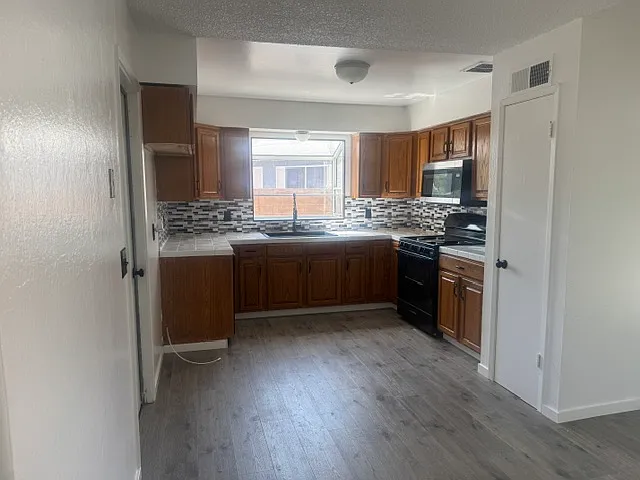 1602 Beverly Ave — Photo 13