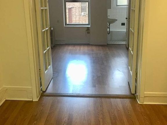 4th image of 2270 Broadway APT 3B
