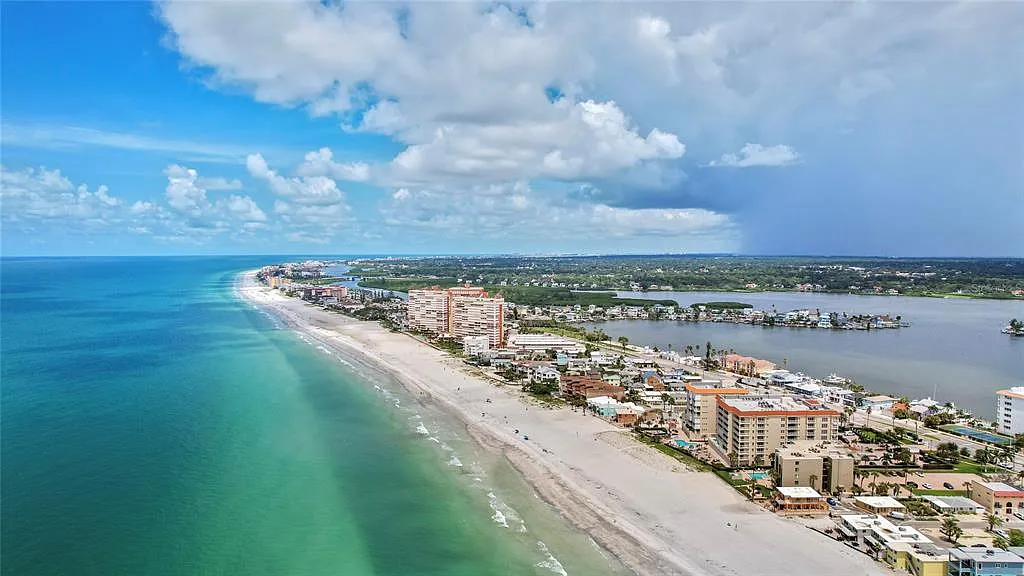 17580 Gulf Blvd — Photo 4
