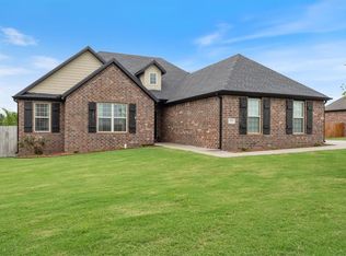 18556 Astor Dr, Fayetteville, AR 72704