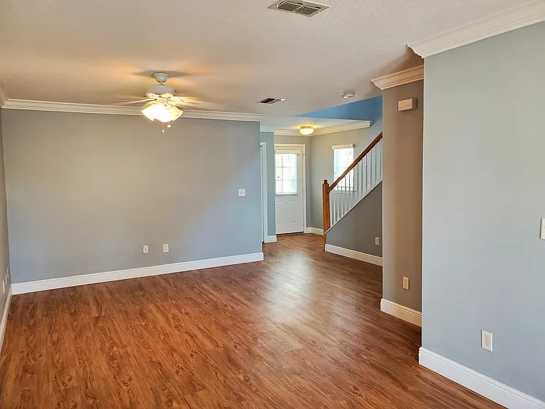 5660 Samter Ct — Photo 2
