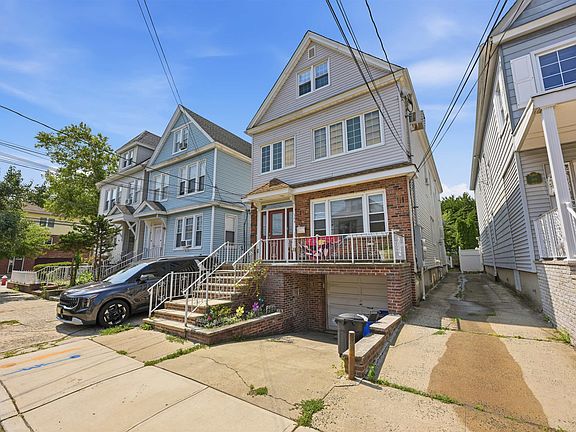 2nd image of 164 W 31st St #1