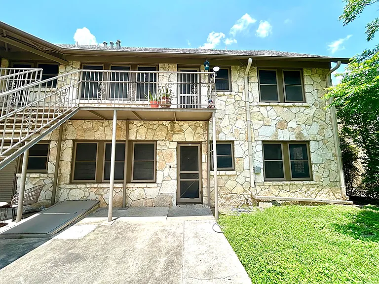 218 E Rosewood Ave — Photo 19