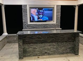 30 Quogue Riverhead Rd, Quogue, NY 11959