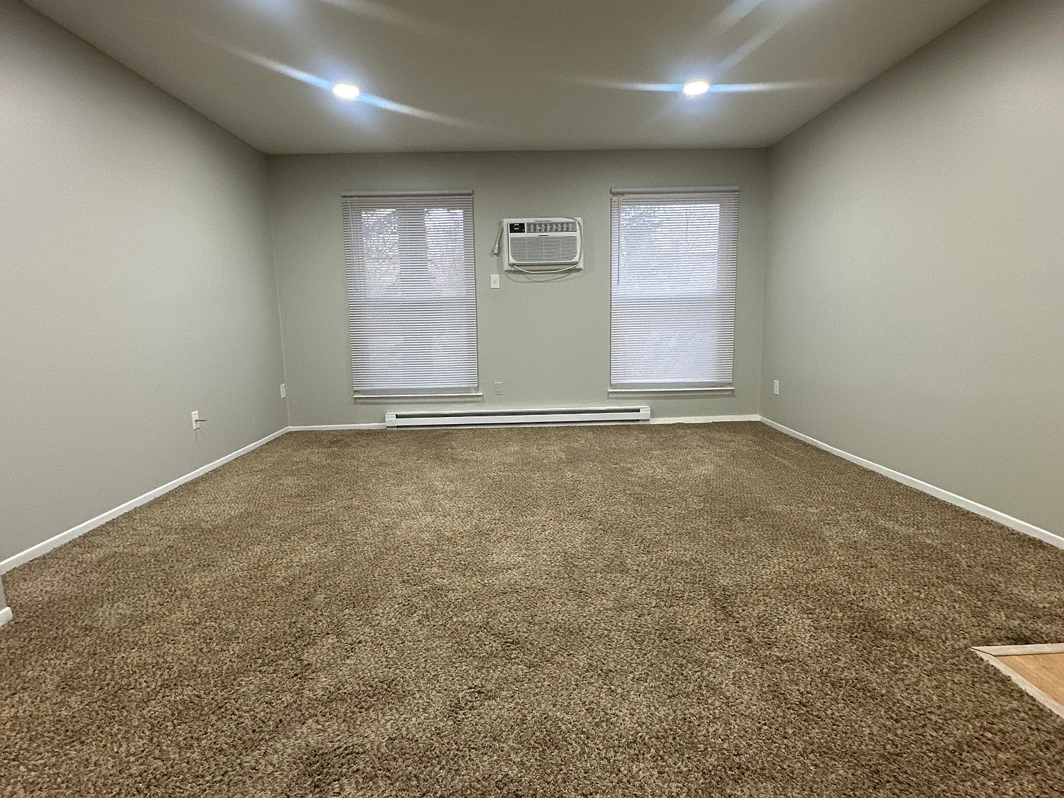 1 bed, 750 sqft, $1,050 — Photo 3