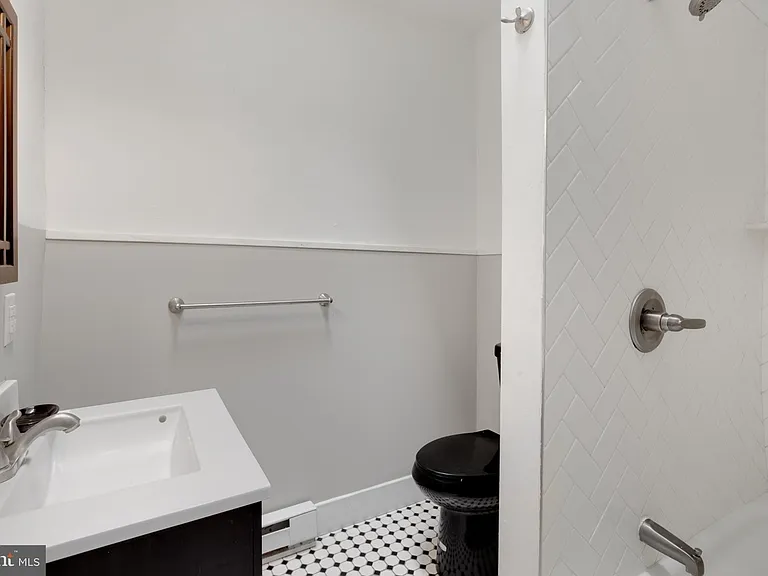 707 W Girard Ave #2F — Photo 21