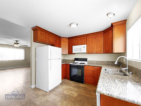 3rd image of 393 Oak Ave APT C1