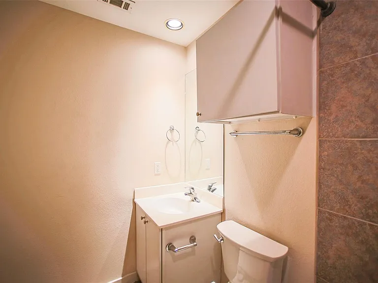 6913 Yellowstone Way Dr — Photo 3