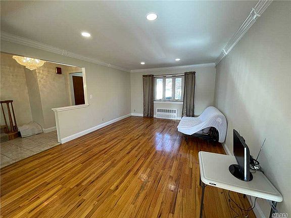 4th image of 2271 Belmont Ave #1