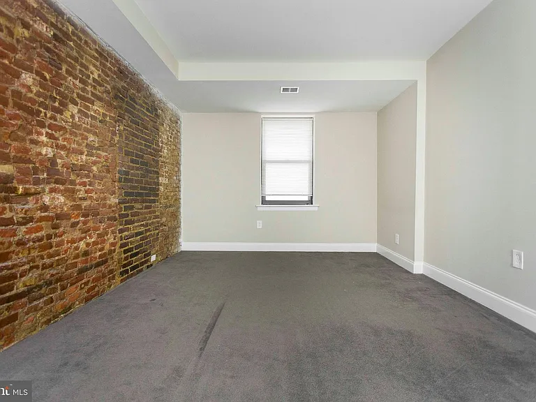 2031-5 South St #121 — Photo 32