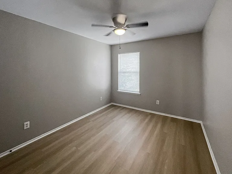2325 Kingsway Dr — Photo 11