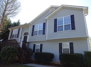 5069 Snap Dragon Dr, Flowery Branch, GA 30542