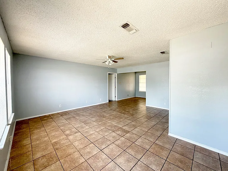 2 Star Cir — Photo 5