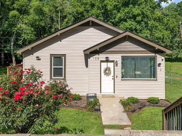 105 Mellon St, Slater, SC 29683