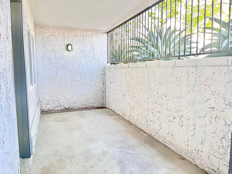15 Melrose — Photo 55