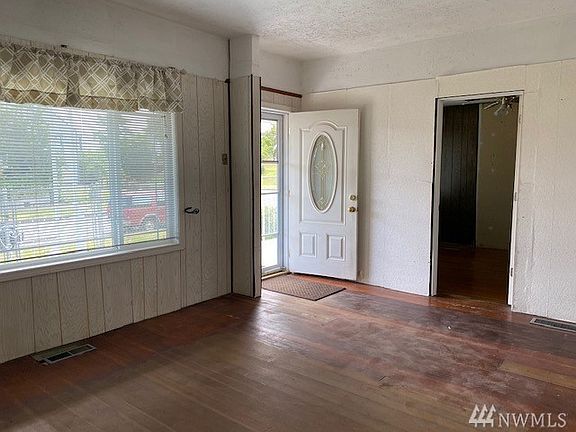 5th image of 1620 S Cushman Ave