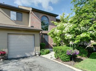 21 Queensbridge Dr, East Hanover, NJ 07936