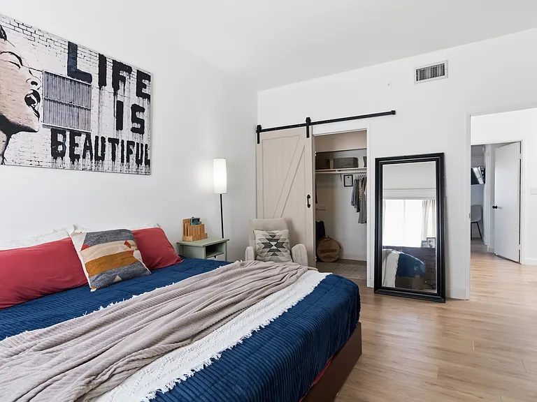 856 W Beach Ave — Photo 12