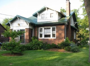 1042 N 5th Ave, St Charles, IL 60174