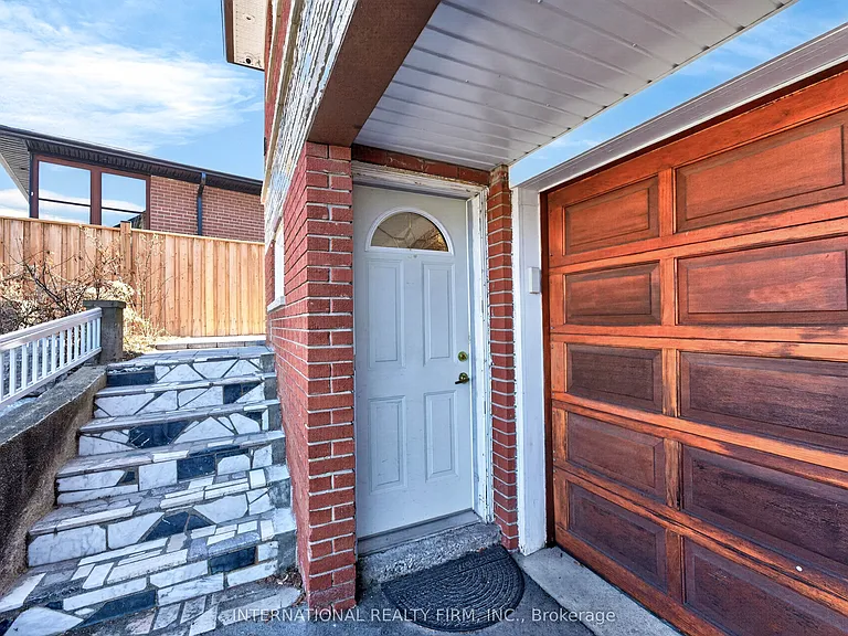26 Dellbrook Cres — Photo 31