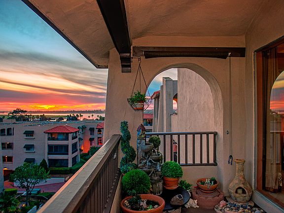 2nd image of 2530 Clairemont Dr Unit 307